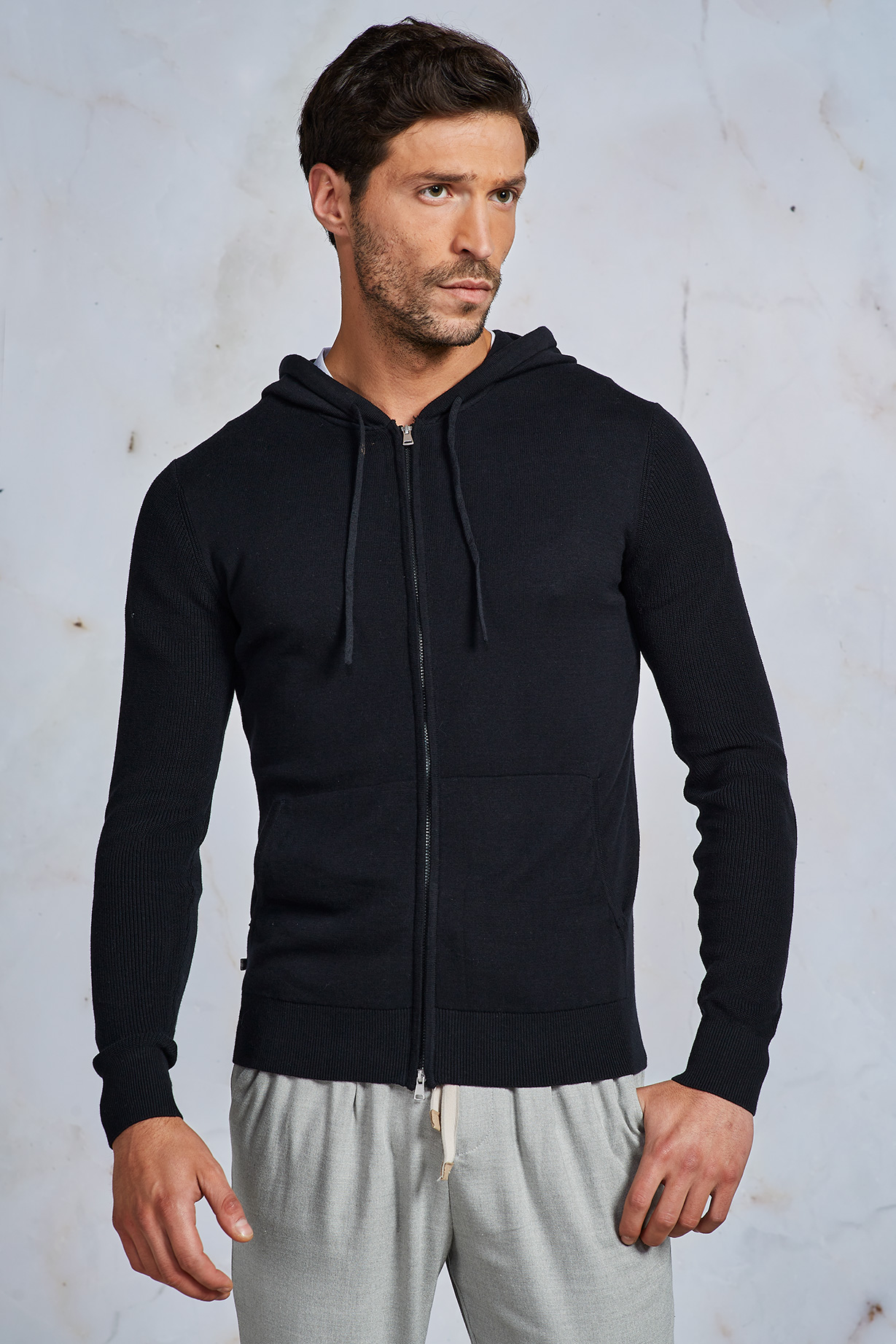 BLACK HOODED SWEATER WITH ZIP